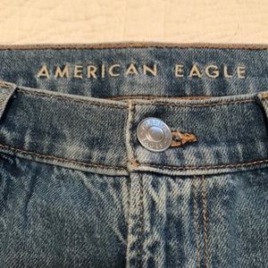 AMERICAN EAGLE RELAXED DISTRESSED JEANS